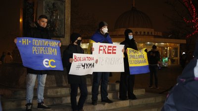 "Це репресії". В Одесі люди вийшли на акцію підтримки Стерненка "Це репресії". В Одесі люди вийшли на акцію підтримки Стерненка