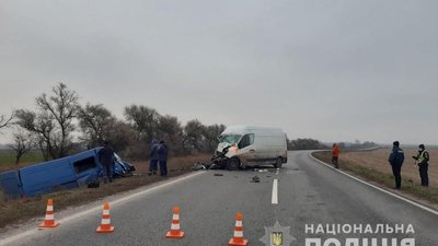 На Сумщині зіткнулися два фургони: одна людина загинула, дві - травмовані