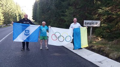 Планує здолати за 5-6 годин. 62-річний прикарпатець стартував на марафонській дистанції Планує здолати за 5-6 годин. 62-річний прикарпатець стартував на марафонській дистанції