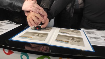 Черги до відділення Укрпошти: у Луцьку відбулось спецпогашення марки "Рускій воєнний корабль… всьо"