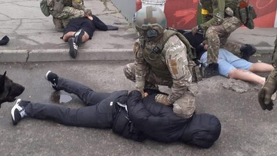 У Запоріжжі затримали угруповання, яке займалося вимаганням грошей