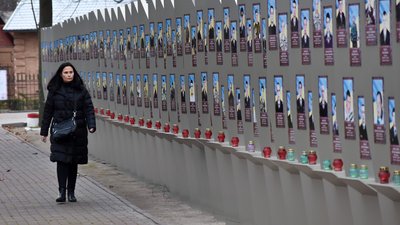 Запалювали лампадки та співали Гімн. Як відзначили День Гідності та Свободи в Кропивницькому Запалювали лампадки та співали Гімн. Як відзначили День Гідності та Свободи в Кропивницькому