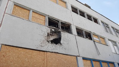 Школа на Північній Салтівці у Харкові після російських обстрілів, квітень 2023 року.