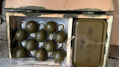 Гранати, порох, міни та гранатомет знайшли вдома у жителя Кіровоградщини Гранати, порох, міни та гранатомет знайшли вдома у жителя Кіровоградщини