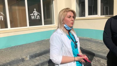 "Я подаю приклад, а люди мають самі вирішити". Перша провакцинована прикарпатка