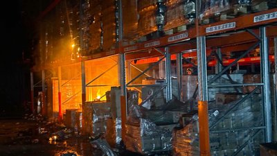 РФ повторно атакувала склади з продуктами на Одещині: виникла пожежа РФ повторно атакувала склади з продуктами на Одещині: виникла пожежа