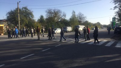 На Прикарпатті вдруге перекривають дорогу національного значення На Прикарпатті вдруге перекривають дорогу національного значення