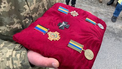 На Тернопільщині прощаються із бійцем Олександром Михайловським На Тернопільщині прощаються із бійцем Олександром Михайловським