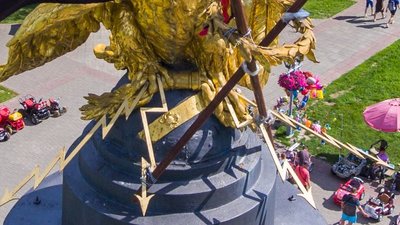 Краб біля кігтів орла Краб біля кігтів орла