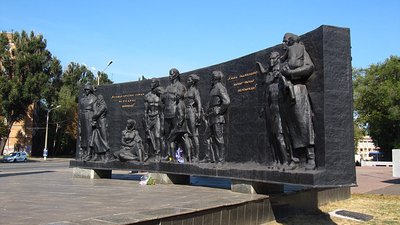 У Кривому Розі запалили 10 факелів на честь військових частин, які звільняли місто під час Другої світової війни