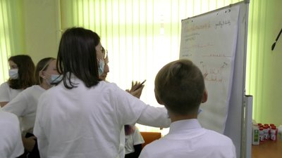У херсонській гімназії №6 відбувся тренінг у рамках проєкту "Школа миру" У херсонській гімназії №6 відбувся тренінг у рамках проєкту "Школа миру"