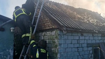 Внаслідок російських обстрілів на Херсонщині виникли чотири пожежі протягом доби