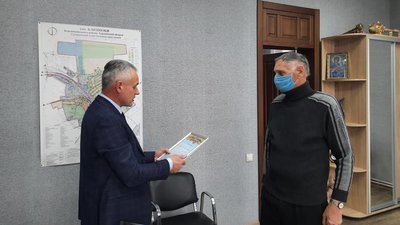 На Харківщині нагородили 80-річного дідуся, який самостійно загасив пожежу на мосту між двома селами На Харківщині нагородили 80-річного дідуся, який самостійно загасив пожежу на мосту між двома селами