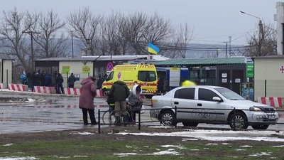 "Постанова існує, але". На КПВВ Станиця Луганська платне ПЛР-тестування "Постанова існує, але". На КПВВ Станиця Луганська платне ПЛР-тестування