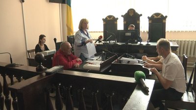 Суд відпустив Олеся Дзиндру під особисте зобов'язання. Архівне фото за 30. 08. 2022 Суд відпустив Олеся Дзиндру під особисте зобов'язання. Архівне фото за 30. 08. 2022