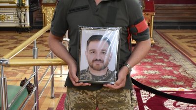 У Луцьку попрощалися з 46-річним захисником Михайлом Сафатюком У Луцьку попрощалися з 46-річним захисником Михайлом Сафатюком