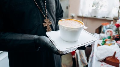 Майже 100 франківців зголосилися отримати безкоштовний обід від УГКЦ