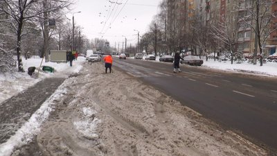 Як вулиці Івано-Франківської громади прибирають від снігу Як вулиці Івано-Франківської громади прибирають від снігу
