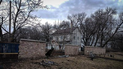 У поліції показали наслідки російського обстрілу селища Перемога на Сумщині У поліції показали наслідки російського обстрілу селища Перемога на Сумщині