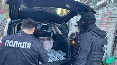 В Одесі жінку затримали після отримання $5000 за обіцянку вплинути на рішення ТЦК та СП