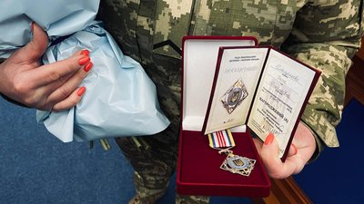 У Черкасах вручили нагороди військовим та волонтерам У Черкасах вручили нагороди військовим та волонтерам