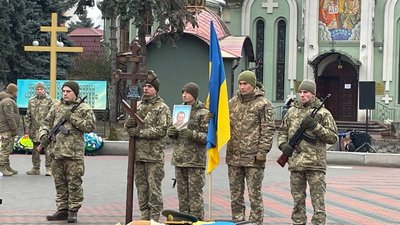 Вирощував хліб і любив Україну: у Черкасах попрощалися з командиром Андрієм Ботнаром Вирощував хліб і любив Україну: у Черкасах попрощалися з командиром Андрієм Ботнаром