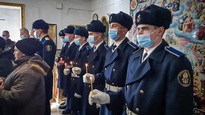 На Одещині попрощалися з гвардійцем, який загинув під час стрілянини у Дніпрі На Одещині попрощалися з гвардійцем, який загинув під час стрілянини у Дніпрі