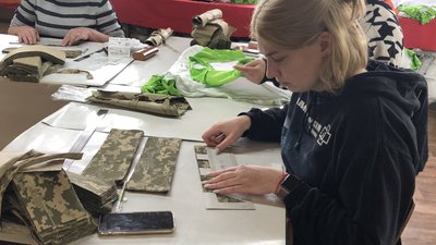 "Мені хотілося займатися чимось корисним, щоб допомагати армії". Як працює релаковане швейне підприємство на Закарпатті "Мені хотілося займатися чимось корисним, щоб допомагати армії". Як працює релаковане швейне підприємство на Закарпатті