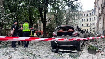 "Замість квартири — діра": очевидці про влучання у житловий будинок у Львові "Замість квартири — діра": очевидці про влучання у житловий будинок у Львові