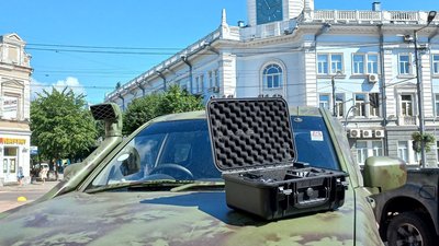 Техніка для військових: за гроші благодійників у Житомирі придбали два пікапи та дрон Техніка для військових: за гроші благодійників у Житомирі придбали два пікапи та дрон