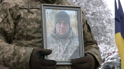 У Рівному попрощалися з бійцями Віктором Русилом та Сергієм Путіліним У Рівному попрощалися з бійцями Віктором Русилом та Сергієм Путіліним
