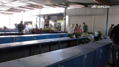 Чи дотримуються санітарних норм на нововідкритих ринках у Херсоні: репортаж Чи дотримуються санітарних норм на нововідкритих ринках у Херсоні: репортаж