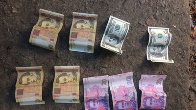 Під виглядом зняття порчі обікрали пенсіонерів: на Херсонщині поліція затримала ймовірних шахраїв