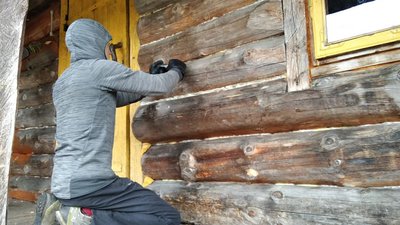 Волонтери та туристи у Карпатах відновили будинок-прихисток Волонтери та туристи у Карпатах відновили будинок-прихисток