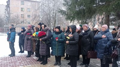 У Вінниці встановили дві меморіальні дошки на честь загиблого військовослужбовця У Вінниці встановили дві меморіальні дошки на честь загиблого військовослужбовця