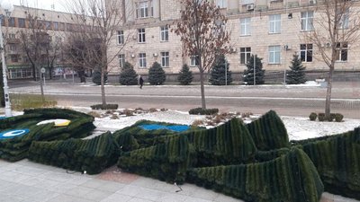 У Черкасах починають встановлювати головну ялинку міста У Черкасах починають встановлювати головну ялинку міста