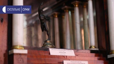 Живопис, порцеляна, меблі початку 19 століття: що ще зберігають стіни Лебединського музею Живопис, порцеляна, меблі початку 19 століття: що ще зберігають стіни Лебединського музею
