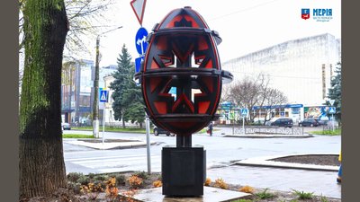 У центрі Черкас до Великодня встановили артоб'єкт У центрі Черкас до Великодня встановили артоб'єкт