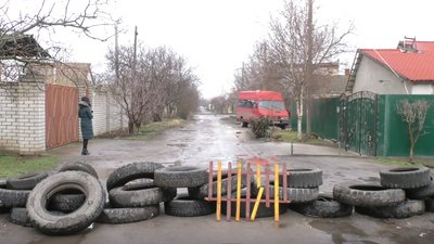 У Херсоні ремонтують колектор: жителі незадоволені обмеженням руху транспорту У Херсоні ремонтують колектор: жителі незадоволені обмеженням руху транспорту