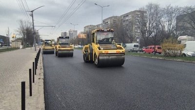 Частина вул. Стрийської під час робіт з асфальтування