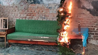 Горить ялинка у кімнаті - що робити Горить ялинка у кімнаті - що робити
