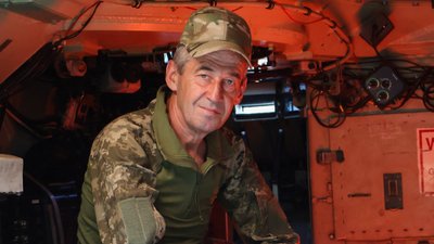 9 годин звільняли бронемашину з дротяної пастки: історія механіків-водіїв з волинської 100 бригади 9 годин звільняли бронемашину з дротяної пастки: історія механіків-водіїв з волинської 100 бригади