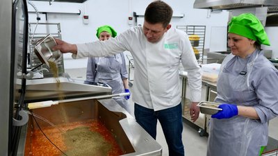 Завершується навчання працівників: на початку березня на Київщині відкриють фабрику-кухню