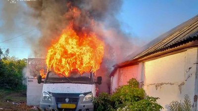 У Недригайлівській громаді згорів автобус через удар російського дрона