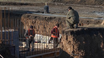 Сигнал сягатиме окупованих територій: на Луганщині будують 150 метрову телевежу Сигнал сягатиме окупованих територій: на Луганщині будують 150 метрову телевежу