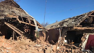 Обстріл Золочева на Харківщині: два будинки зруйновані, тринадцять пошкоджені Обстріл Золочева на Харківщині: два будинки зруйновані, тринадцять пошкоджені