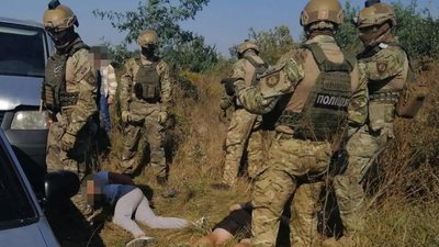 На Сумщині затримали трьох людей, які постачали наркотики у колонію - прокуратура