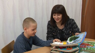 "Вони дуже налякані": як у Черкасах працюють з дітьми-переселенцями "Вони дуже налякані": як у Черкасах працюють з дітьми-переселенцями