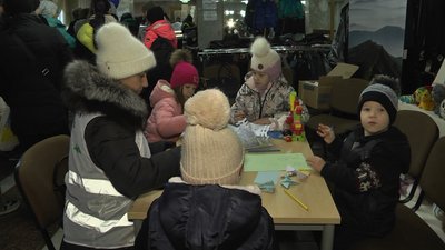 У Луцьку роздали 550 пакунків із теплим одягом від ЮНІСЕФ У Луцьку роздали 550 пакунків із теплим одягом від ЮНІСЕФ