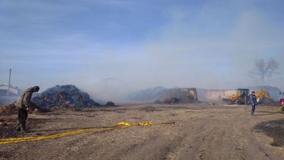 На Житомирщині горів житловий будинок та територія сільгосппідприємства На Житомирщині горів житловий будинок та територія сільгосппідприємства